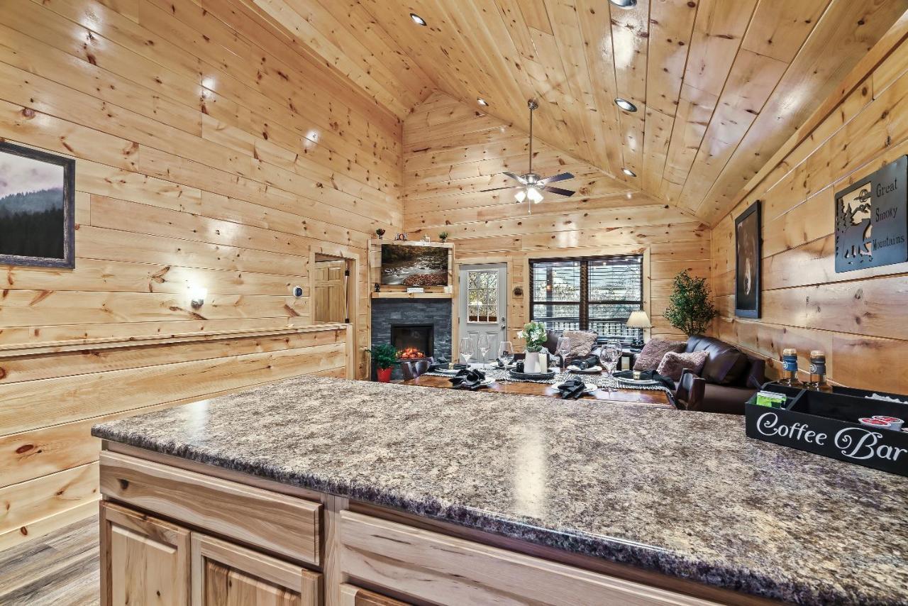 Mountains R Calling, Cozy Hideaway, King Beds, Hot-Tub, Arcade, Ev Ready Pigeon Forge Kültér fotó