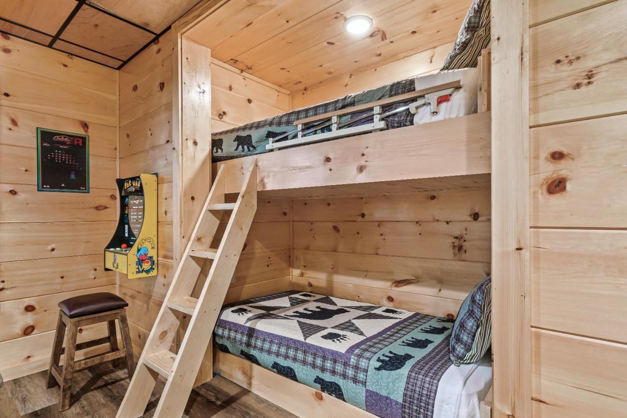 Mountains R Calling, Cozy Hideaway, King Beds, Hot-Tub, Arcade, Ev Ready Pigeon Forge Kültér fotó